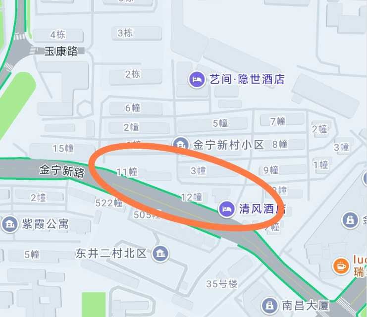 金源百货，2个店开着，一个黑色